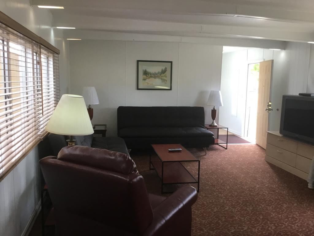 Ski'S Western Motel 그렛 팔스 외부 사진